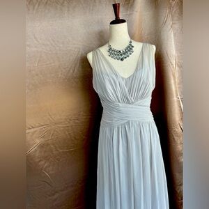 Light grey sleeveless V-neckline Dress